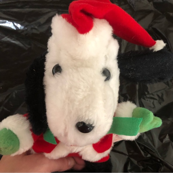 Christmas Santa Snoopy - How cute would this be sitting in your holiday display - Picture 4 of 16